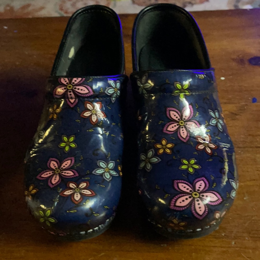 Floral Danskos